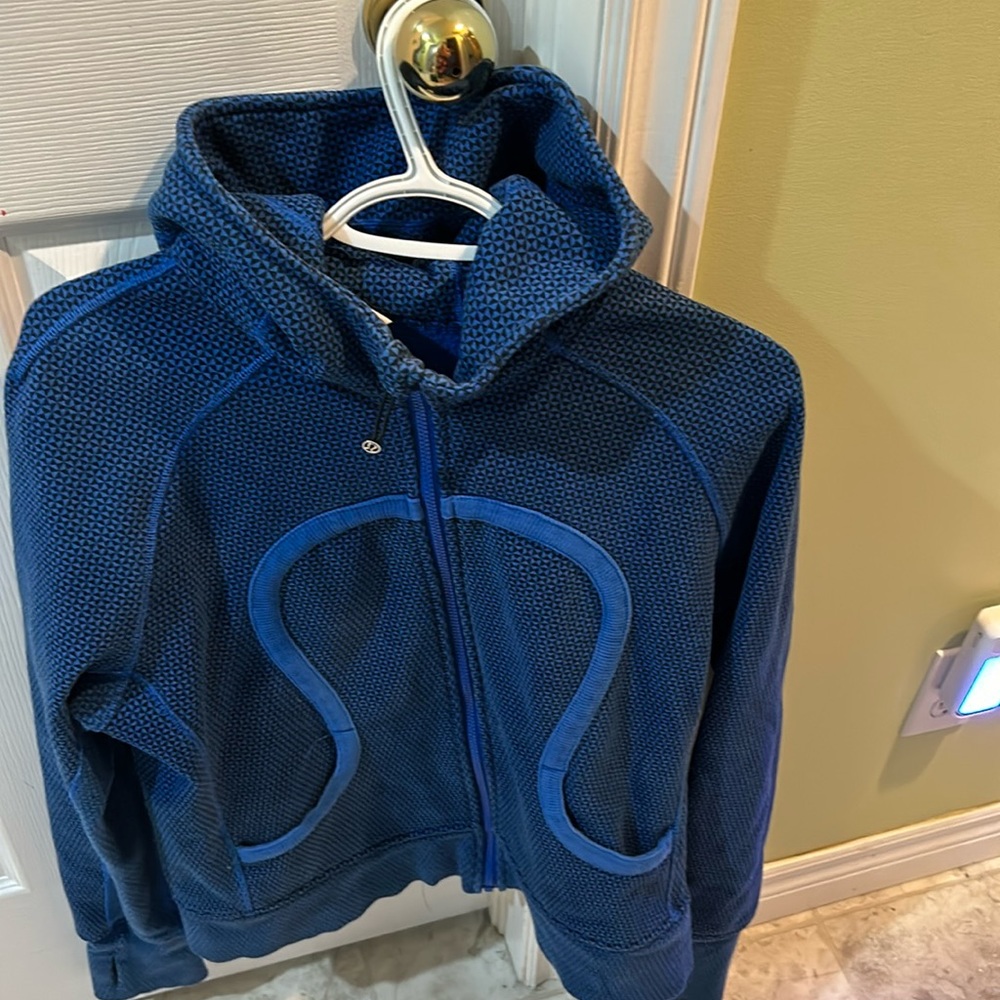 Authentic lululemon hoody size 12 like new condition